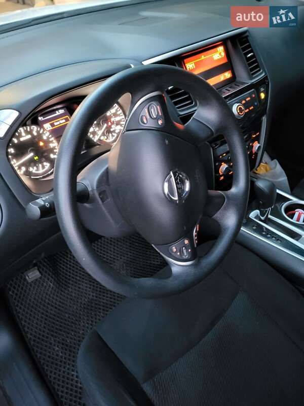 Позашляховик / Кросовер Nissan Pathfinder 2015 в Чорткові