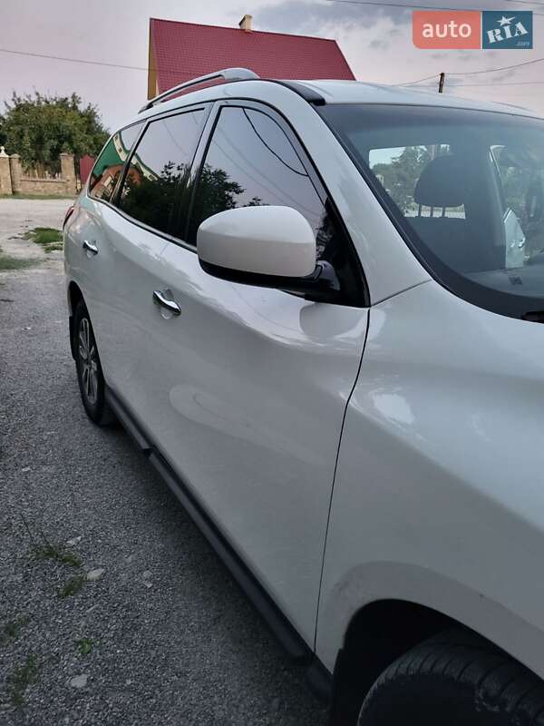 Позашляховик / Кросовер Nissan Pathfinder 2015 в Чорткові