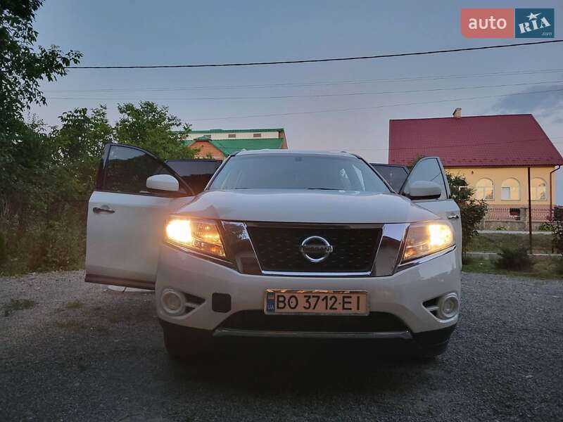 Позашляховик / Кросовер Nissan Pathfinder 2015 в Чорткові