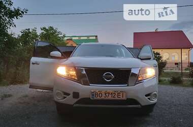 Внедорожник / Кроссовер Nissan Pathfinder 2015 в Чорткове