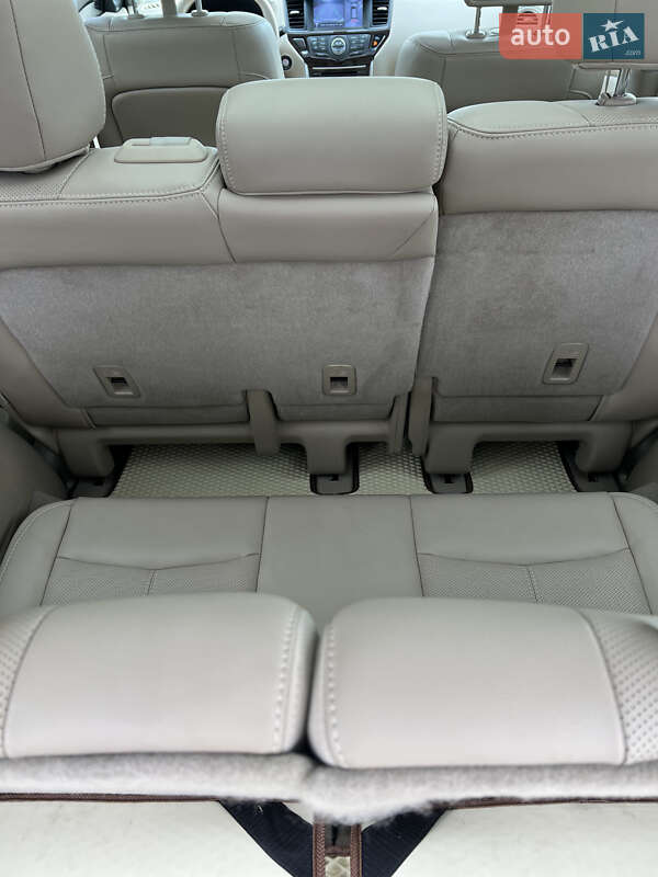 Внедорожник / Кроссовер Nissan Pathfinder 2015 в Тернополе