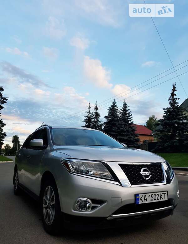 Внедорожник / Кроссовер Nissan Pathfinder 2015 в Киеве