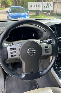 Внедорожник / Кроссовер Nissan Pathfinder 2013 в Кривом Роге