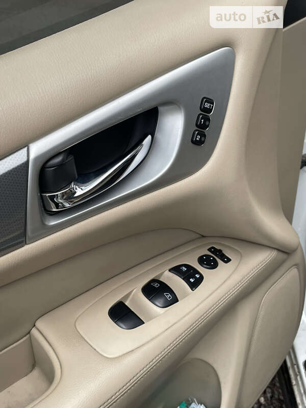 Внедорожник / Кроссовер Nissan Pathfinder 2016 в Кривом Роге