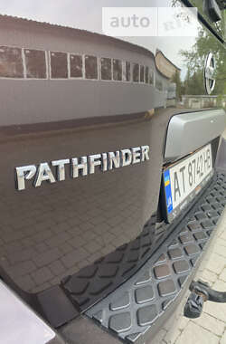 Внедорожник / Кроссовер Nissan Pathfinder 2009 в Надворной