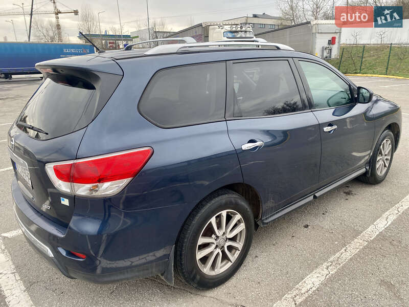 Позашляховик / Кросовер Nissan Pathfinder 2015 в Ужгороді