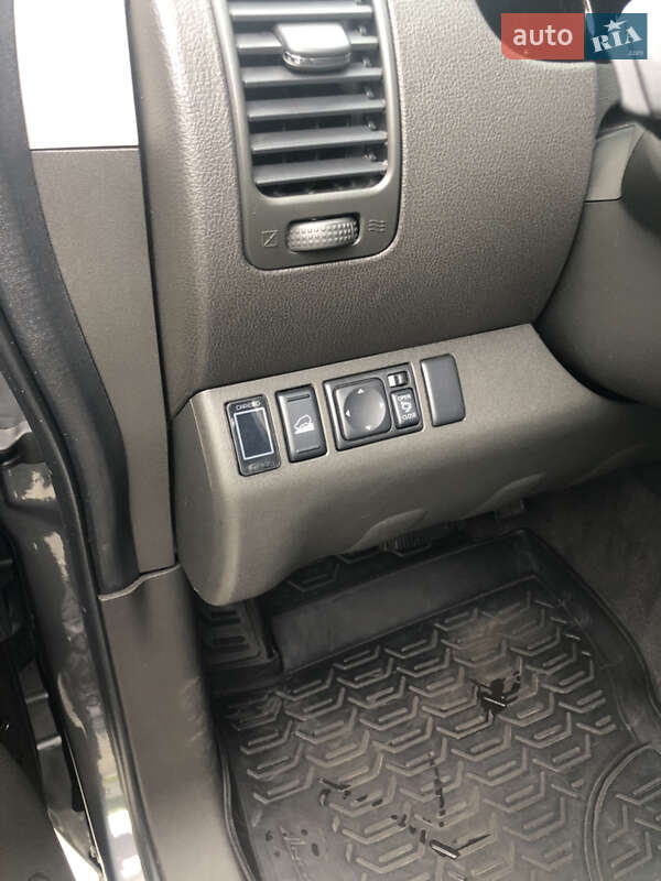 Позашляховик / Кросовер Nissan Pathfinder 2011 в Києві