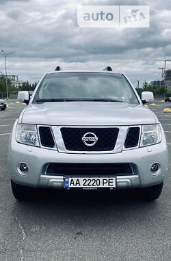 Внедорожник / Кроссовер Nissan Pathfinder 2011 в Киеве