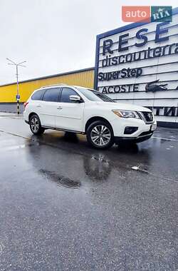 Внедорожник / Кроссовер Nissan Pathfinder 2016 в 