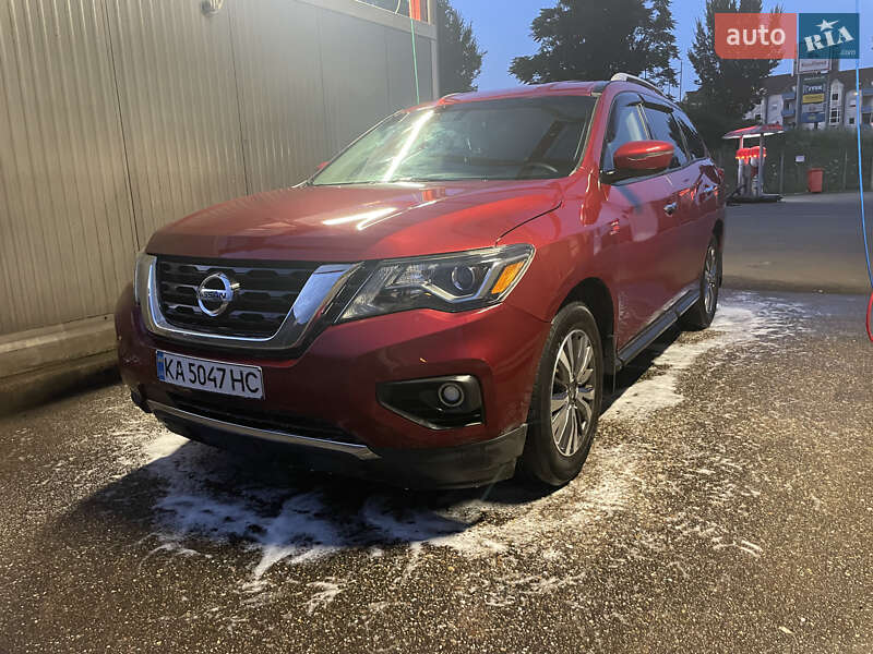 Внедорожник / Кроссовер Nissan Pathfinder 2017 в Киеве