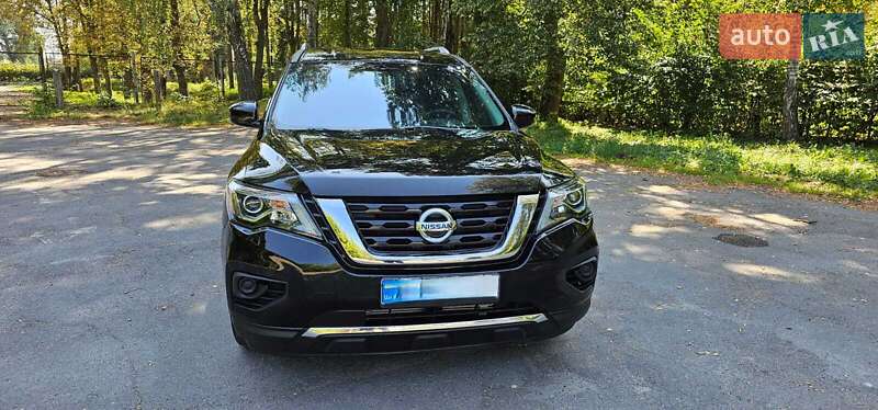 Позашляховик / Кросовер Nissan Pathfinder 2018 в Звягелі