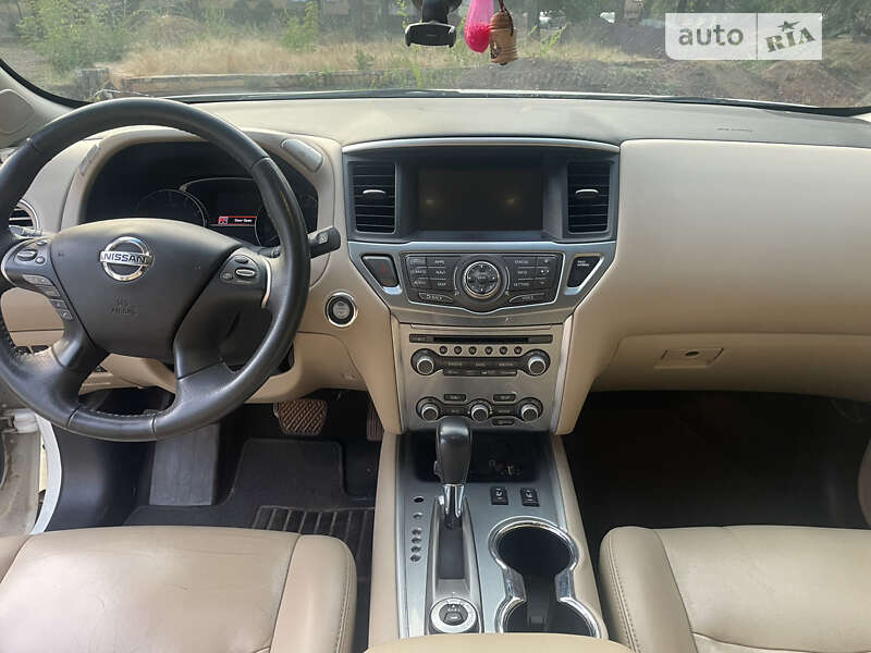 Внедорожник / Кроссовер Nissan Pathfinder 2016 в Кривом Роге