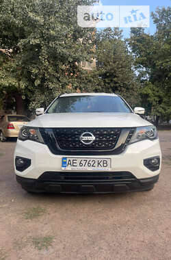 Позашляховик / Кросовер Nissan Pathfinder 2016 в Кривому Розі