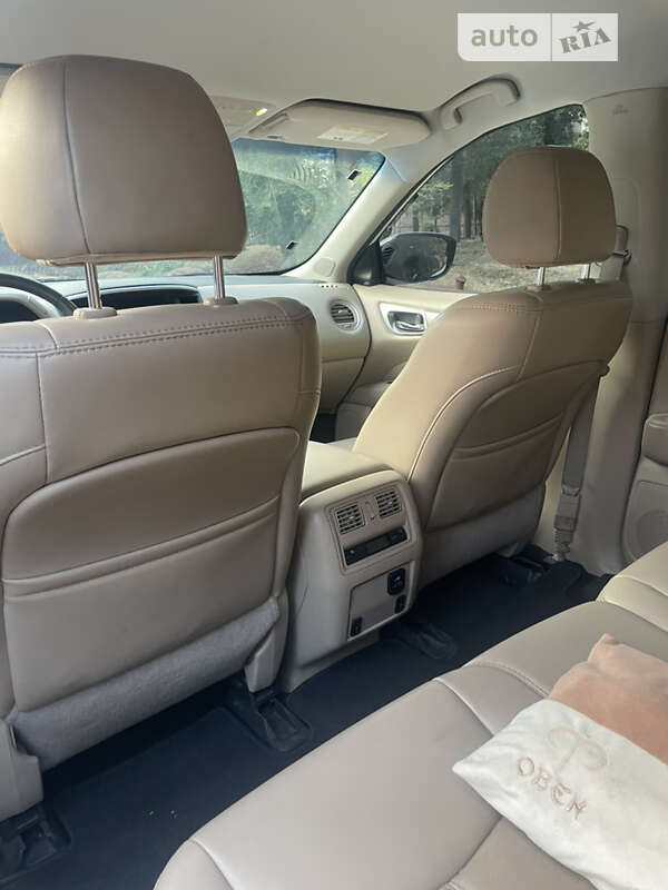 Внедорожник / Кроссовер Nissan Pathfinder 2016 в Кривом Роге