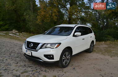Внедорожник / Кроссовер Nissan Pathfinder 2016 в 