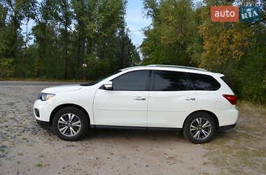 Внедорожник / Кроссовер Nissan Pathfinder 2016 в 