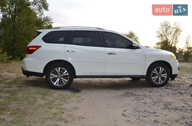 Внедорожник / Кроссовер Nissan Pathfinder 2016 в 