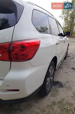 Внедорожник / Кроссовер Nissan Pathfinder 2016 в 