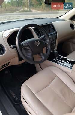 Внедорожник / Кроссовер Nissan Pathfinder 2016 в 