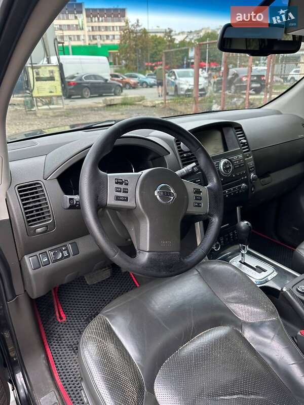 Внедорожник / Кроссовер Nissan Pathfinder 2011 в Черновцах