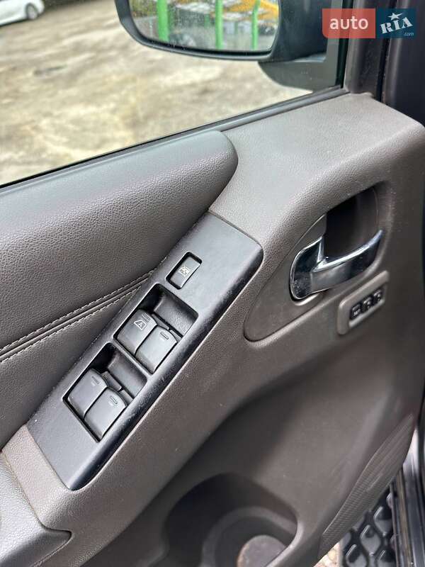 Внедорожник / Кроссовер Nissan Pathfinder 2011 в Черновцах