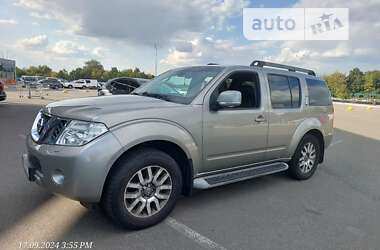 Внедорожник / Кроссовер Nissan Pathfinder 2011 в Киеве