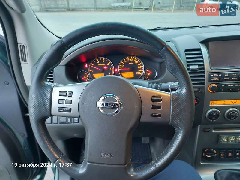 Внедорожник / Кроссовер Nissan Pathfinder 2005 в Чернигове