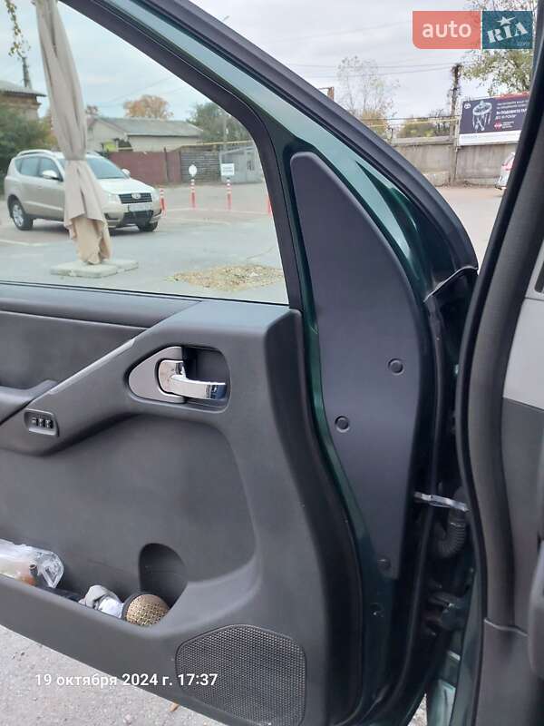 Внедорожник / Кроссовер Nissan Pathfinder 2005 в Чернигове