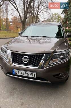 Внедорожник / Кроссовер Nissan Pathfinder 2016 в Полтаве