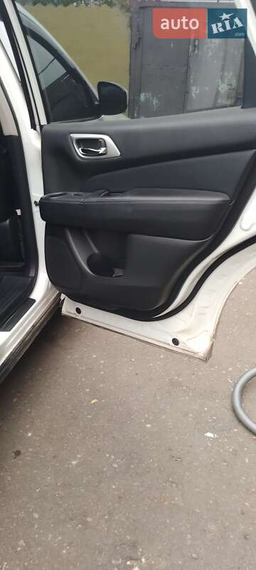 Внедорожник / Кроссовер Nissan Pathfinder 2016 в Одессе фото 20 Внедорожник / Кроссовер Nissan Pathfinder 2016 в Одессе