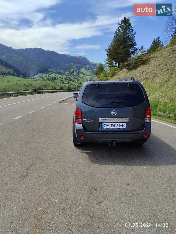 Позашляховик / Кросовер Nissan Pathfinder 2011 в Чернівцях
