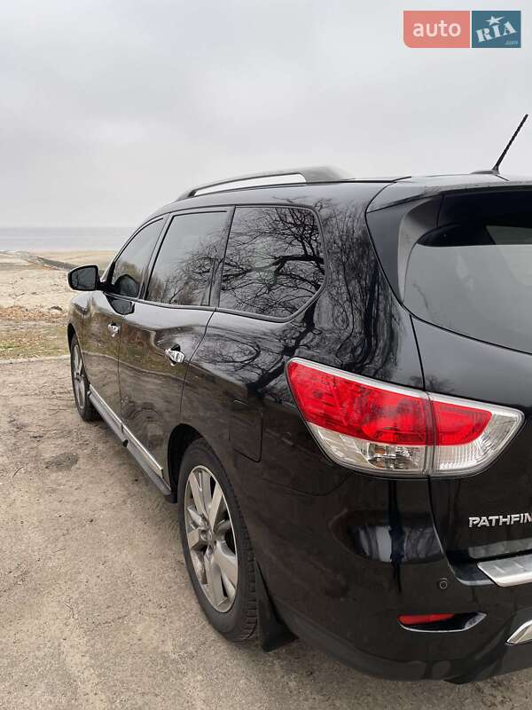 Внедорожник / Кроссовер Nissan Pathfinder 2014 в Черкассах