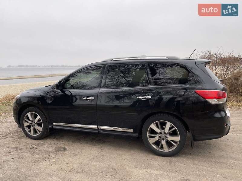 Внедорожник / Кроссовер Nissan Pathfinder 2014 в Черкассах