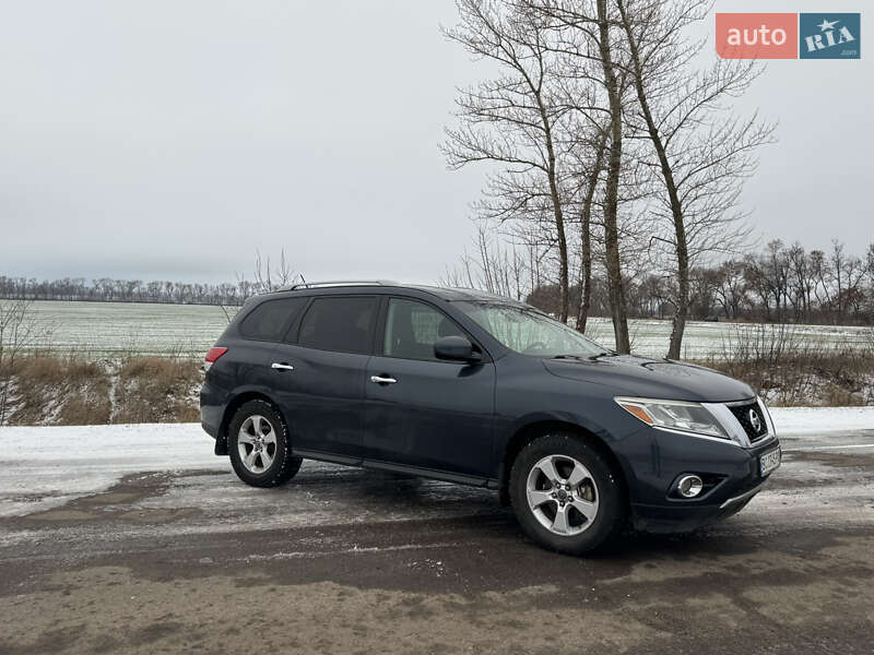 Позашляховик / Кросовер Nissan Pathfinder 2016 в Сумах