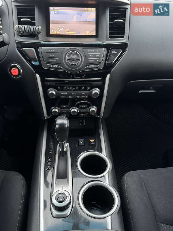 Позашляховик / Кросовер Nissan Pathfinder 2016 в Сумах