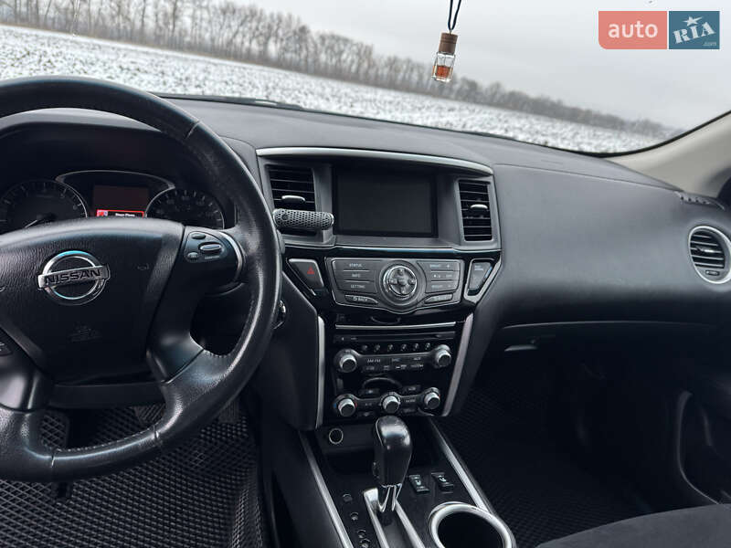 Позашляховик / Кросовер Nissan Pathfinder 2016 в Сумах