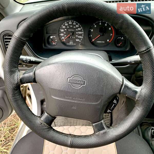 Позашляховик / Кросовер Nissan Pathfinder 1996 в Одесі