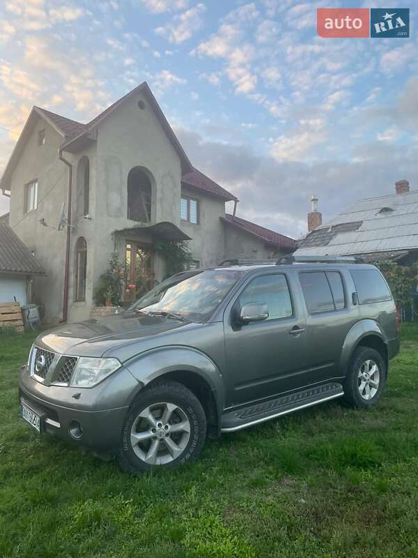 Позашляховик / Кросовер Nissan Pathfinder 2008 в Чернівцях