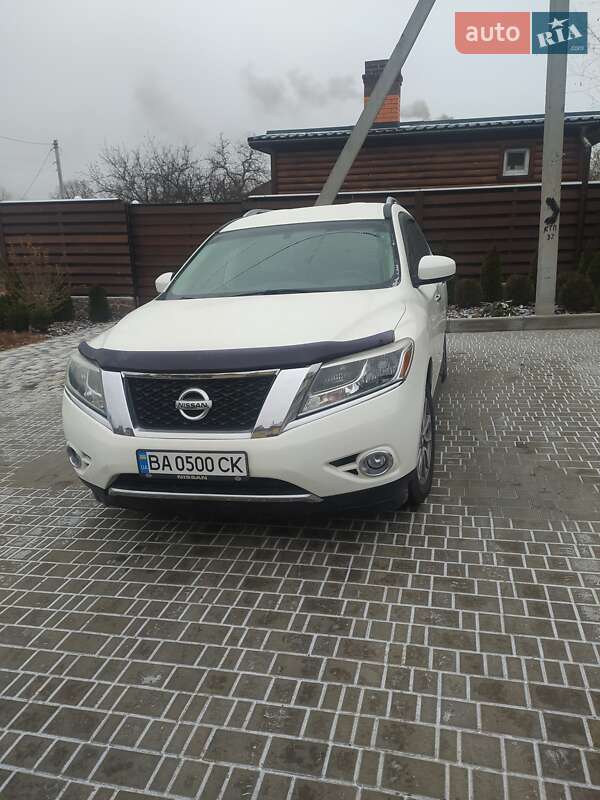 Внедорожник / Кроссовер Nissan Pathfinder 2016 в Новоукраинке