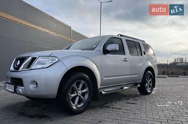 Nissan Pathfinder 2011