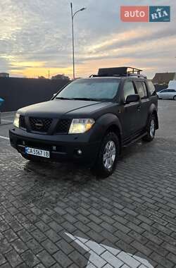 Позашляховик / Кросовер Nissan Pathfinder 2005 в Києві