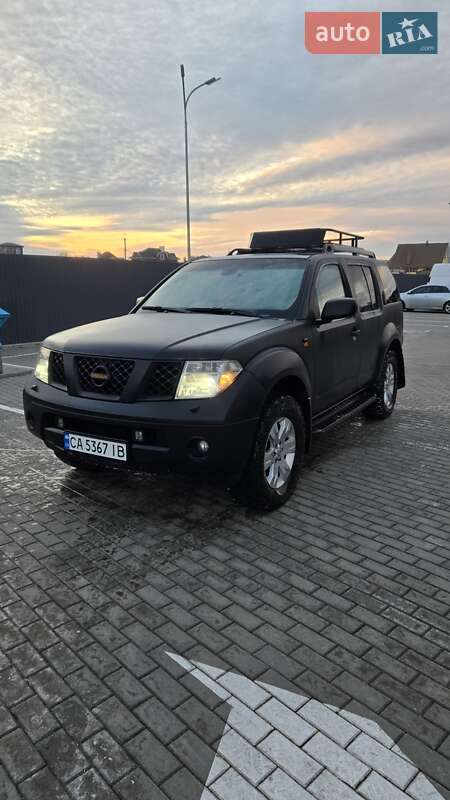 Внедорожник / Кроссовер Nissan Pathfinder 2005 в Киеве