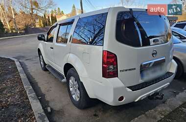 Внедорожник / Кроссовер Nissan Pathfinder 2011 в Черновцах