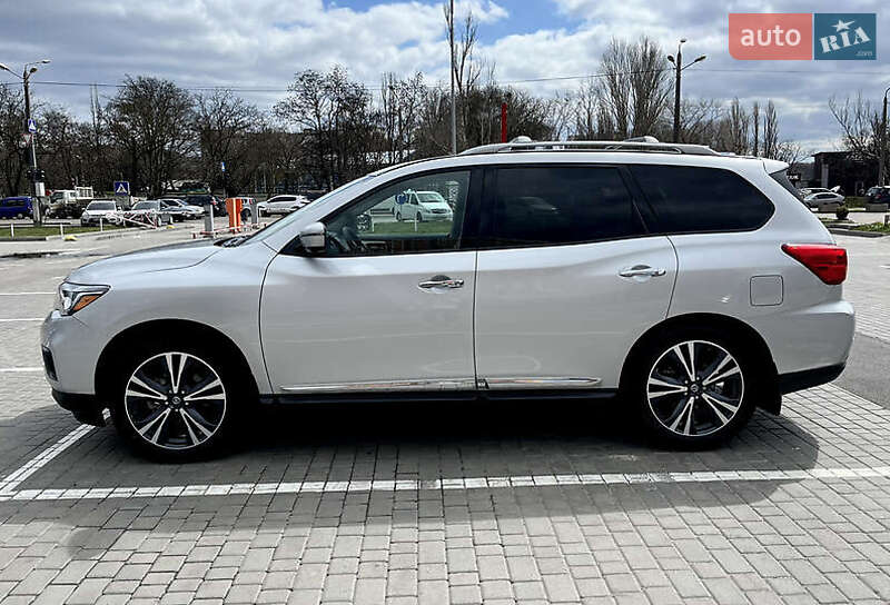 Внедорожник / Кроссовер Nissan Pathfinder 2019 в Киеве