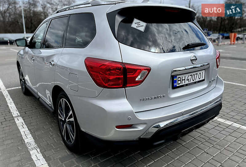 Внедорожник / Кроссовер Nissan Pathfinder 2019 в Киеве