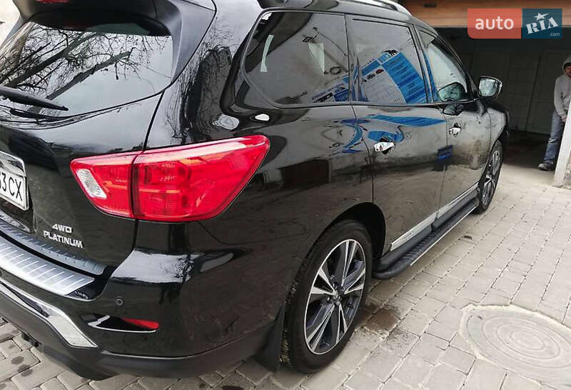 Внедорожник / Кроссовер Nissan Pathfinder 2019 в Львове