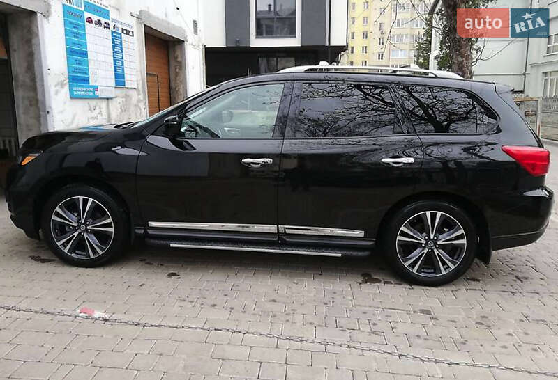 Внедорожник / Кроссовер Nissan Pathfinder 2019 в Львове