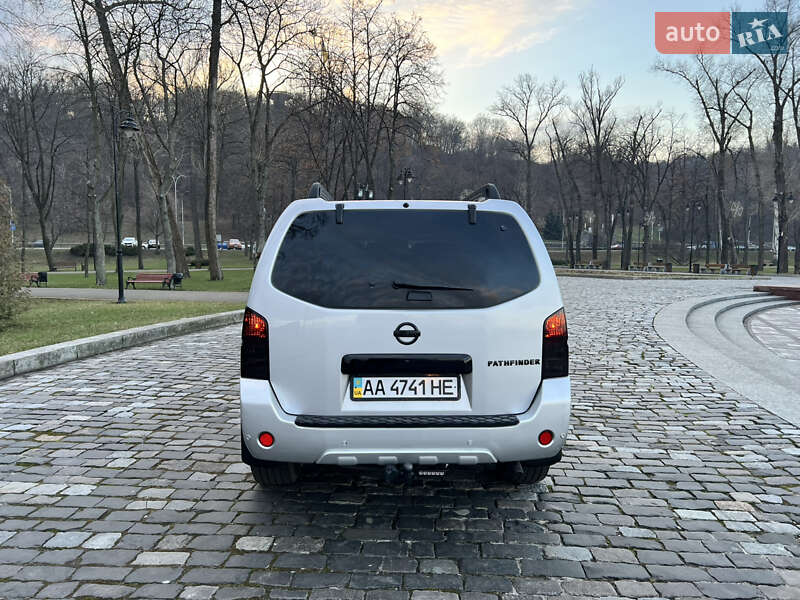 Внедорожник / Кроссовер Nissan Pathfinder 2012 в Киеве