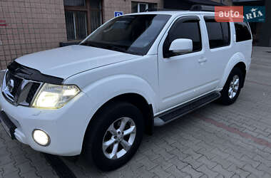 Внедорожник / Кроссовер Nissan Pathfinder 2011 в Малине