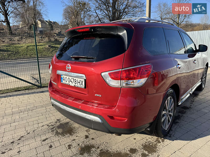 Внедорожник / Кроссовер Nissan Pathfinder 2016 в Ужгороде